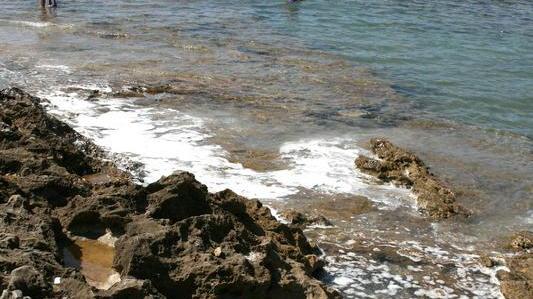 Schiuma in mare, via all’indagine nelle case e nei bagni dei Pungenti