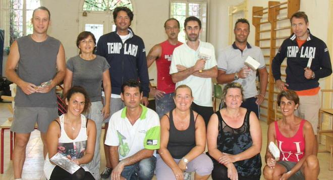 Le aule perdono pezzi e i genitori le sistemano 
