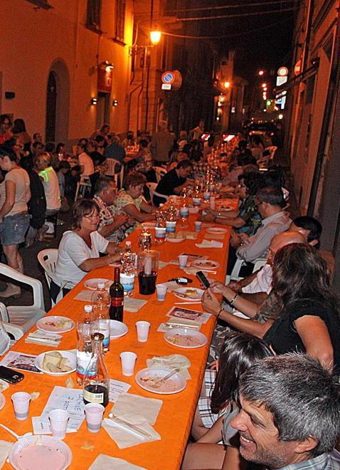 I manicaretti della tavola aiutano l’integrazione 