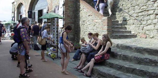 Il turismo resiste alla crisi e segna anche un record 