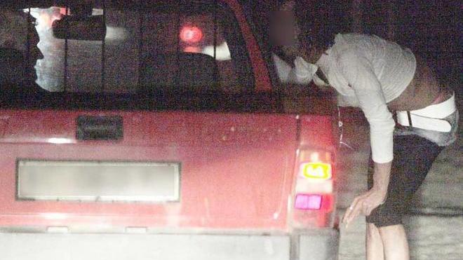 In manette per favoreggiamento della prostituzione