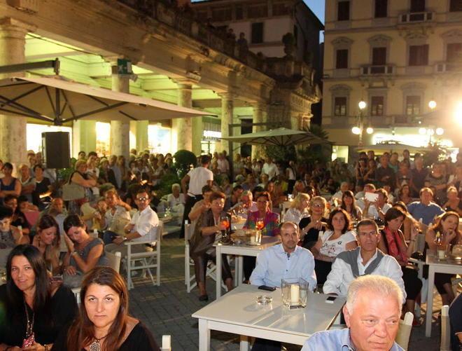 Rabbia dopo il colpo al caffè Gambrinus «Prefetto, si muova» 