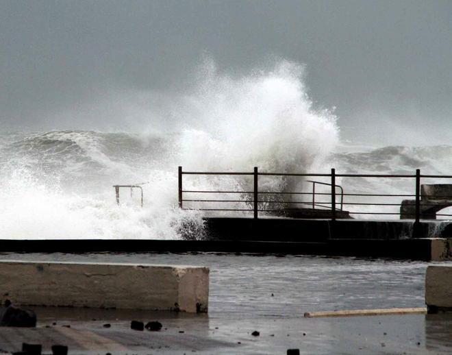 Allerta mareggiate lungo la costa e sulle isole 