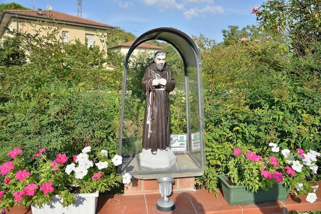 Spunta la videocamera a “vegliare” su Padre Pio 