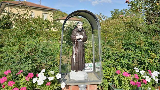 Spunta la videocamera a “vegliare” su Padre Pio