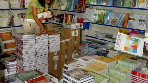 Bimbi in aula senza i libri La protesta dei negozi