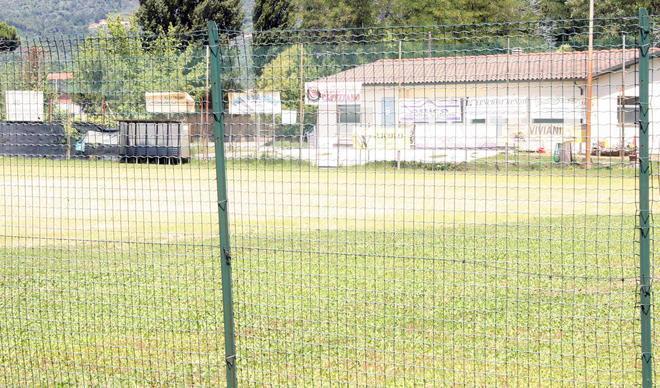 Campo inagibile, società nei guai 