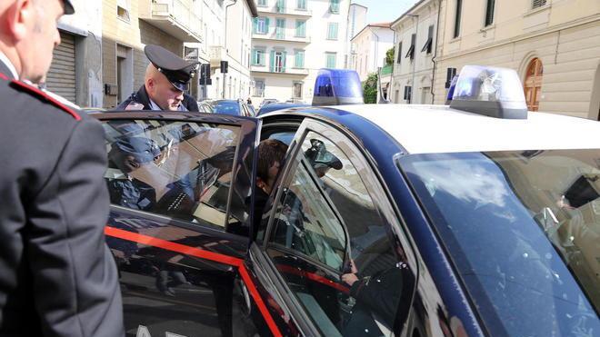 Settantenne tenta di dar fuoco al nuovo marito dell’ex moglie