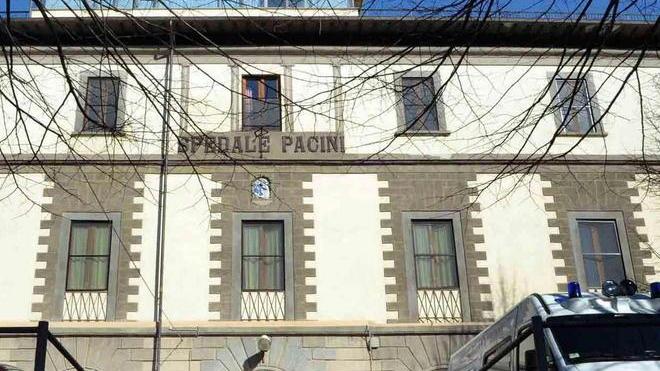 Ferito da un camion, chiede aiuto