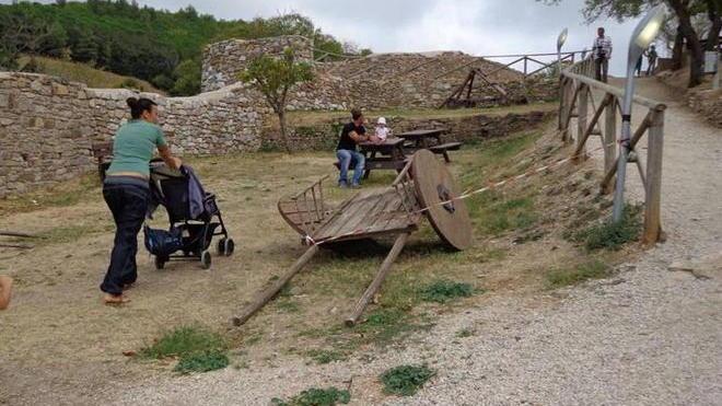 Il Comitato per Campiglia «Parco della Rocca in degrado»