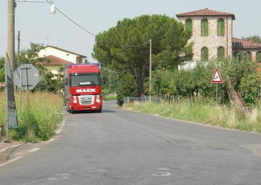 Nuovo asfalto in via dei Masini 