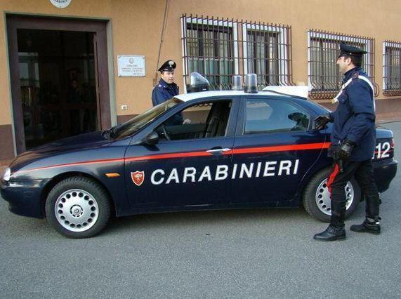 Muratore trovato morto in fondo alle scale 