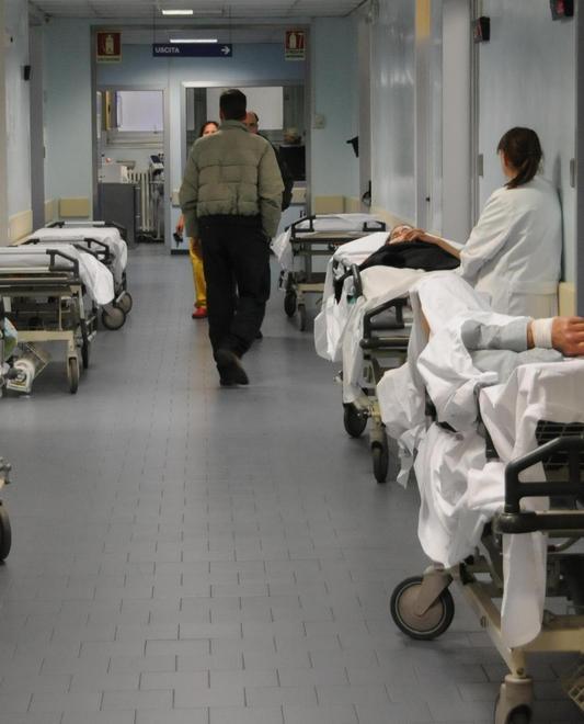 L’autopsia rivela altre fratture costali e una vertebra rotta 