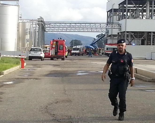 Esplode silo in una fabbrica: due morti e un ferito (toscano) 