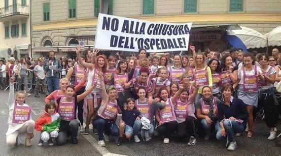 Flash mob delle “pettorine” per la salvezza dell’ospedale