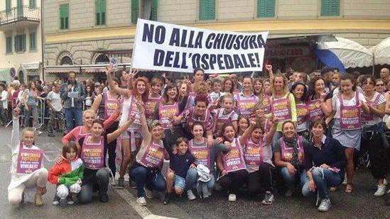 Flash mob delle “pettorine” per la salvezza dell’ospedale