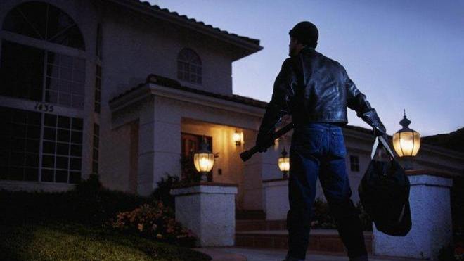 Cassaforte smurata La banda colpisce in una villa a Nodica