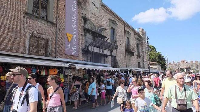 Bancarelle, due spiragli per l’accordo
