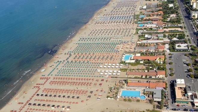 Stop a piscine, garage e box in alcune frazioni di Marina 