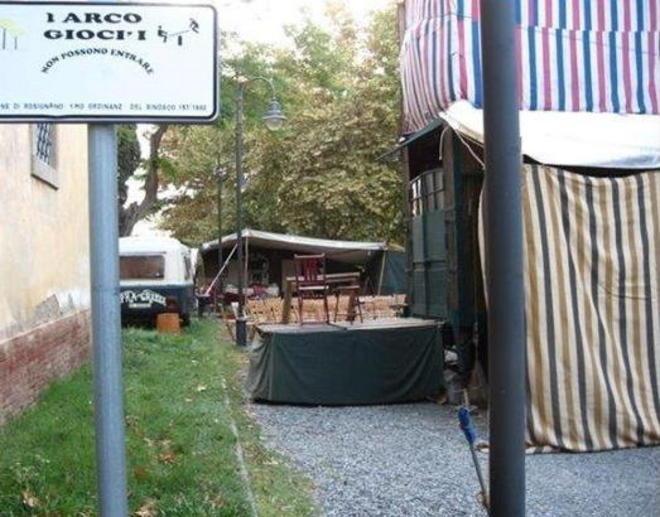 «La piazza è come un campeggio» 