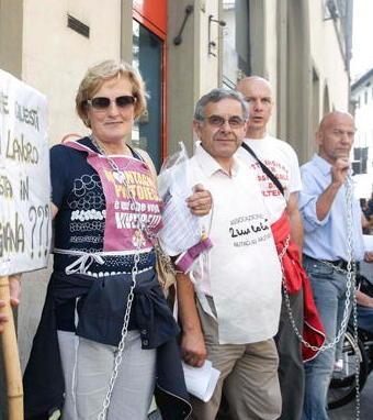 Incatenati alla Regione contro gli ospedali-carciofi 