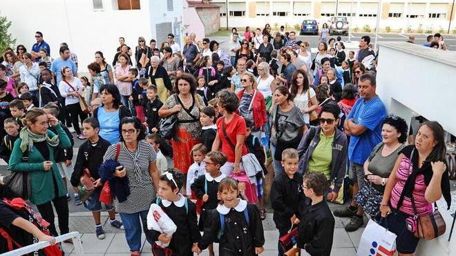 Primo giorno di scuola liceo Fermi senza preside