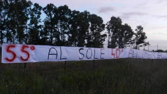 Contro il nuovo canile compare uno striscione