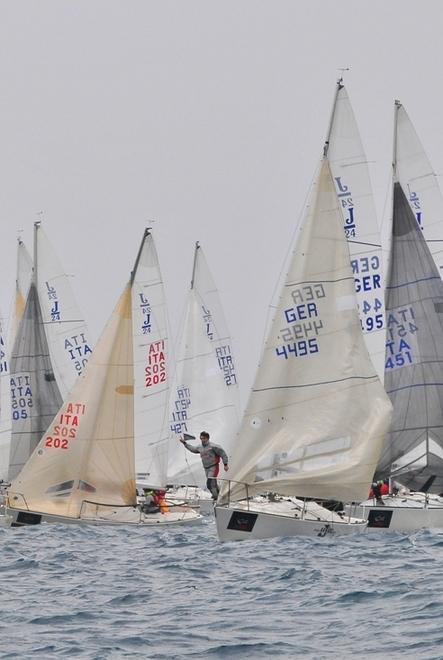 Vela, nel trofeo J24 comanda il carrarese Pietro Diamanti