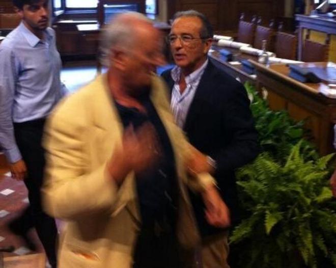 Bagarre in consiglio a Prato, Pdl e Pd vengono quasi alle mani. Amerini presidente 