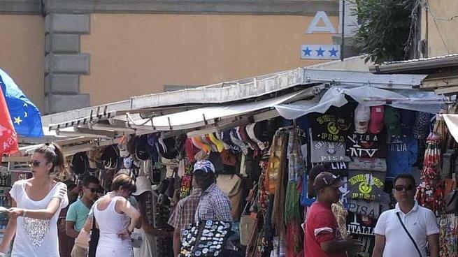 Bancarelle, sì allo spazio nel S. Chiara