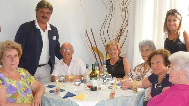 Sindaco in visita agli anziani in ferie
