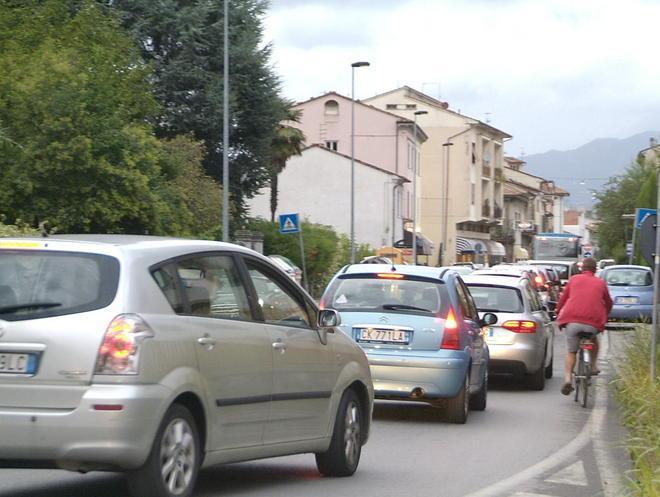 Lavori senza fine e il traffico va in tilt 