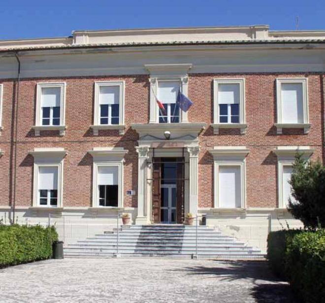 Tubo rotto e piano allagato gli alunni tornano a casa