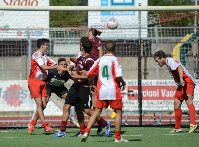 Mezza dozzina di gol del Pontedera doppietta di Picone 