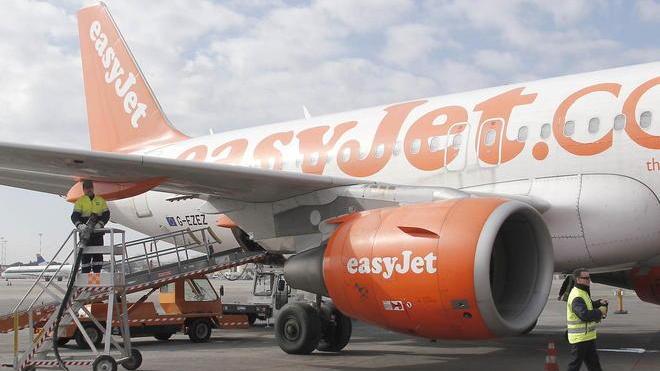 Aereo in difficoltà, allarme al Galilei