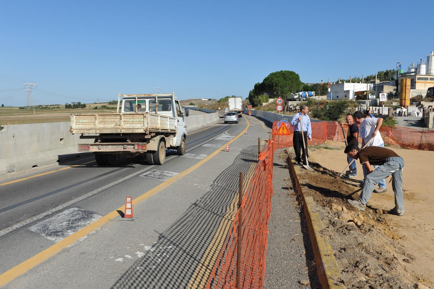 Cantiere infinito, protesta sulla 131 