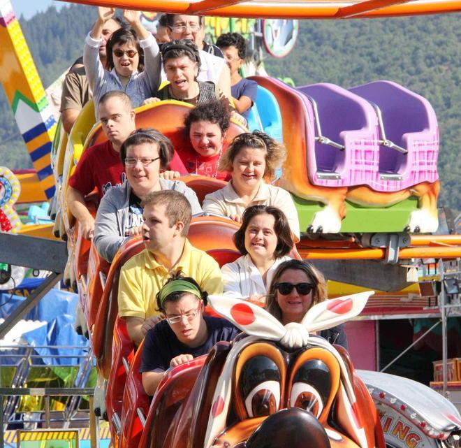 Ragazzi disabili padroni delle giostre al Luna Park