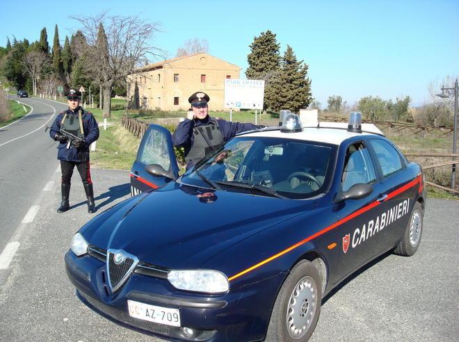 Loro sono al mercato, i ladri svaligiano il podere 