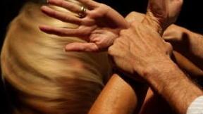 Molesta e perseguita l’ex moglie settantenne nei guai