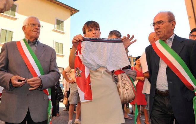«Ci levate tutto, siamo rimasti in mutande» 