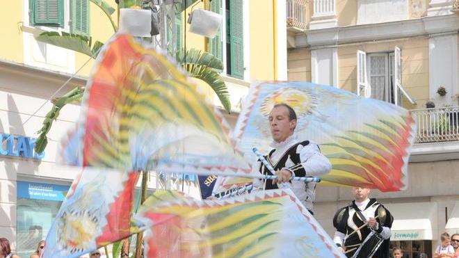 Sbandieratori sulla vetta d’Italia Prima S. Anna, seconda Gallicano