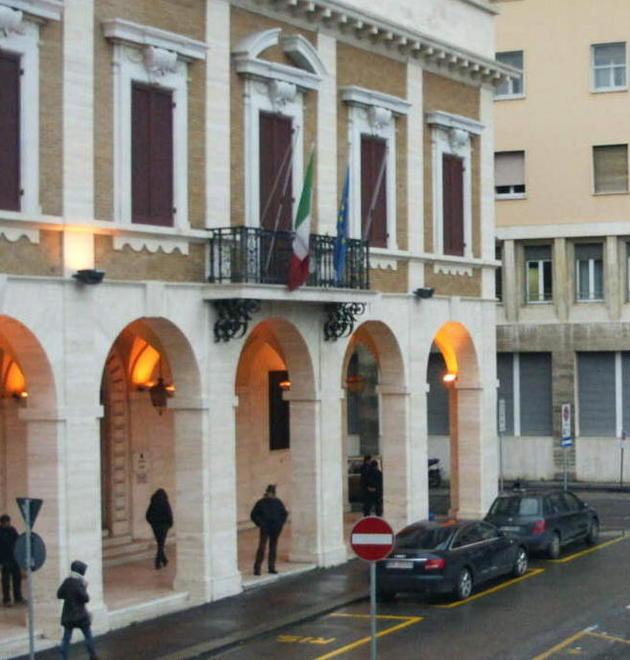 «La Provincia non sa se sparirà eppure ora dà un incarico extra»