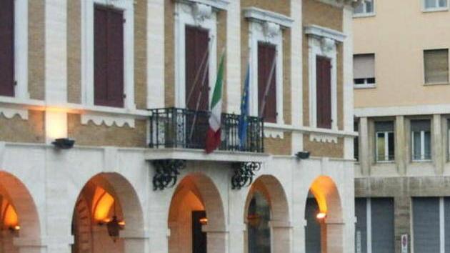 «La Provincia non sa se sparirà eppure ora dà un incarico extra»