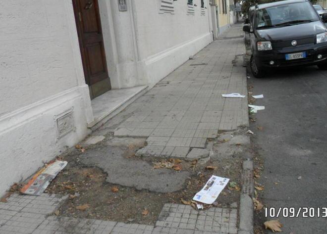 Marciapiede colabrodo: è pericoloso