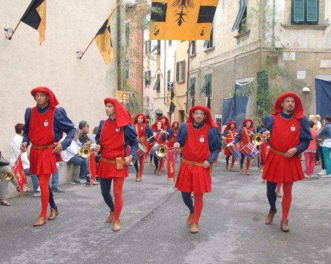 Gli arcieri di “per in su” vincono il drappo della Rievocazione 