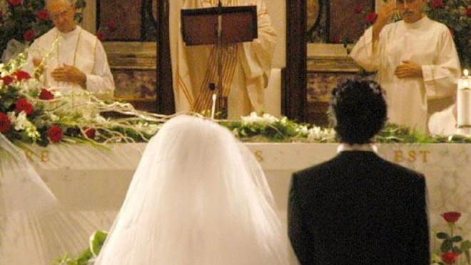 Raccolte in un libro le storie d’amore dei futuri sposi