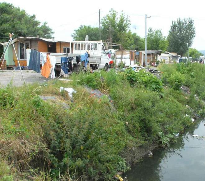 «Rom segregati in una zona alluvionale» 