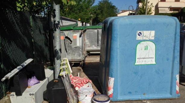 L’azienda a caccia di chi abbandona i rifiuti 