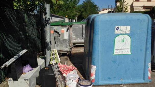 L’azienda a caccia di chi abbandona i rifiuti