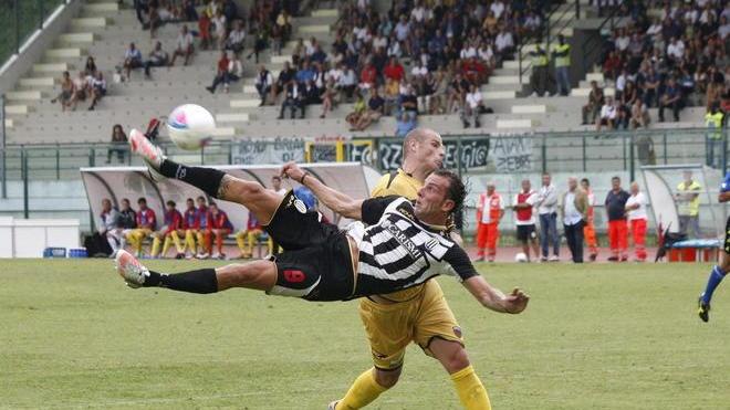 Pontedera tenta la fuga Viareggio non ha paura
